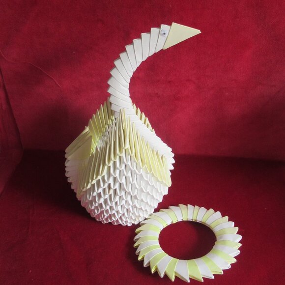 3D Origami Swan, Vintage, White & Yellow, Centerpiece - Picture 3 of 12